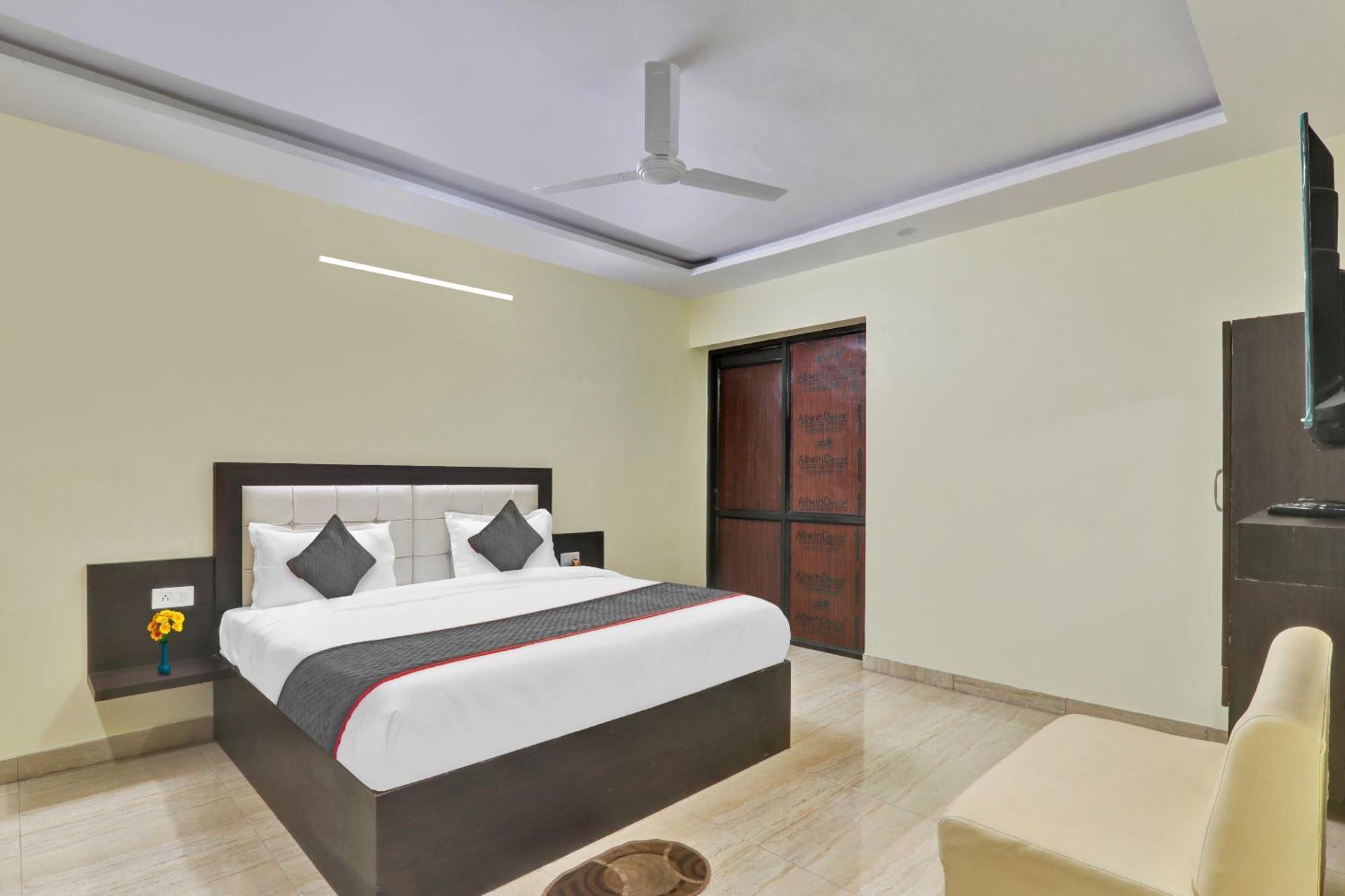 Collection O Starfield Hotel Лакнау Екстериор снимка