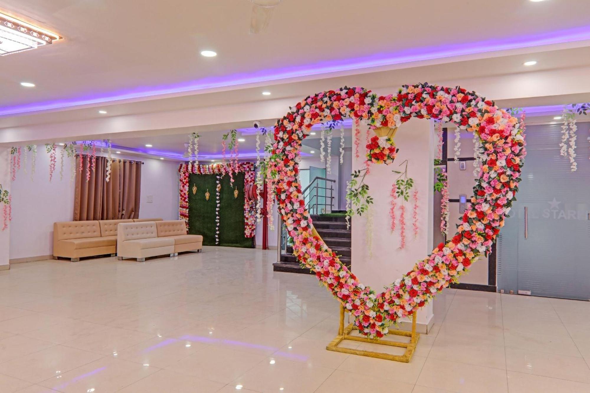 Collection O Starfield Hotel Лакнау Екстериор снимка