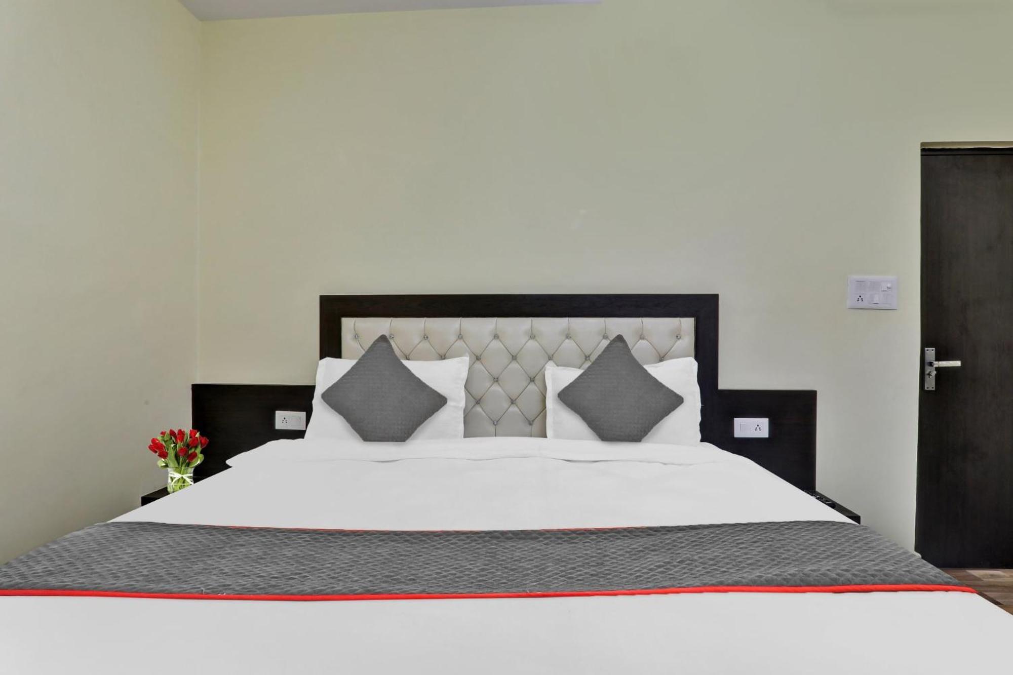 Collection O Starfield Hotel Лакнау Екстериор снимка