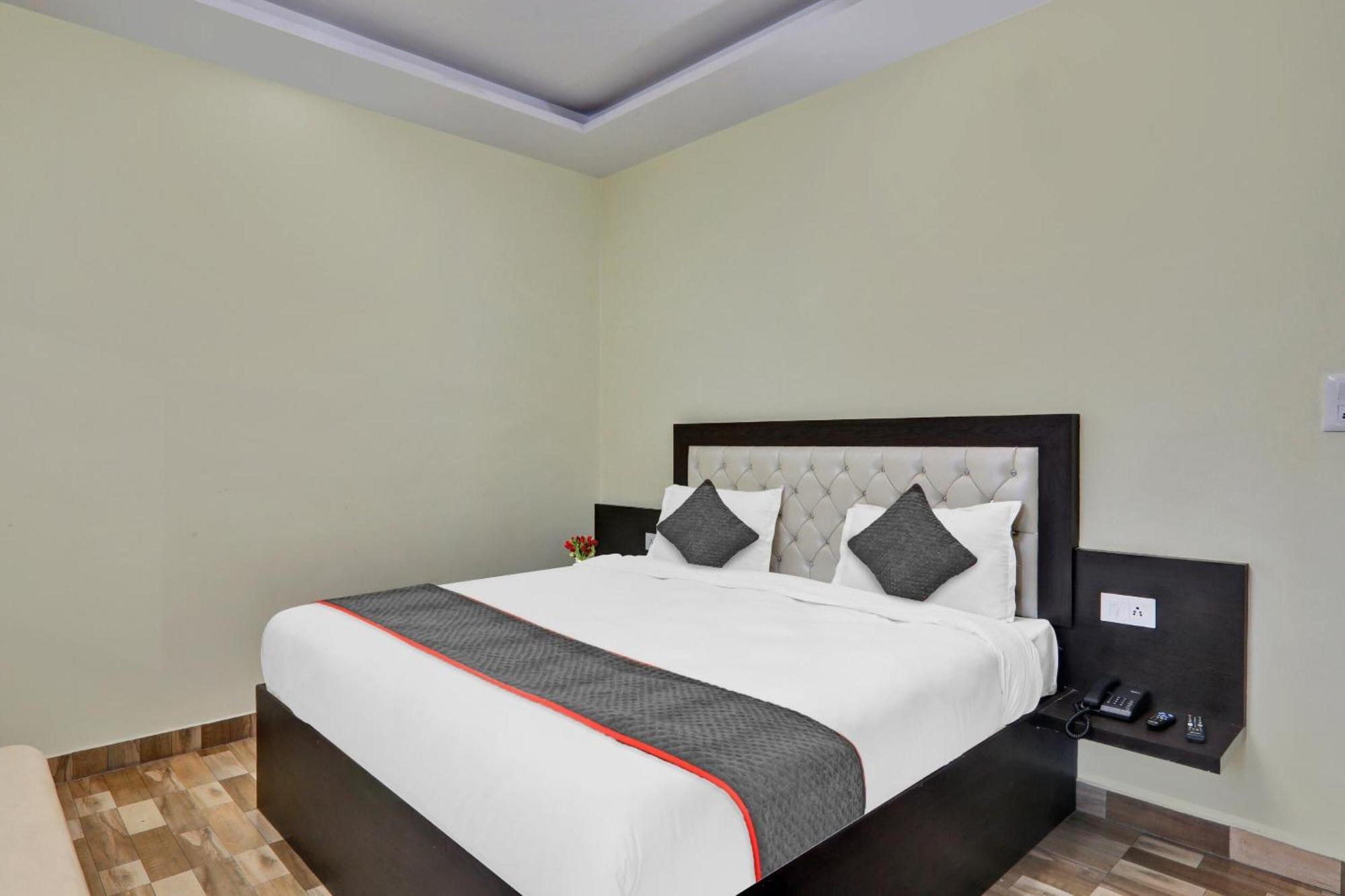 Collection O Starfield Hotel Лакнау Екстериор снимка