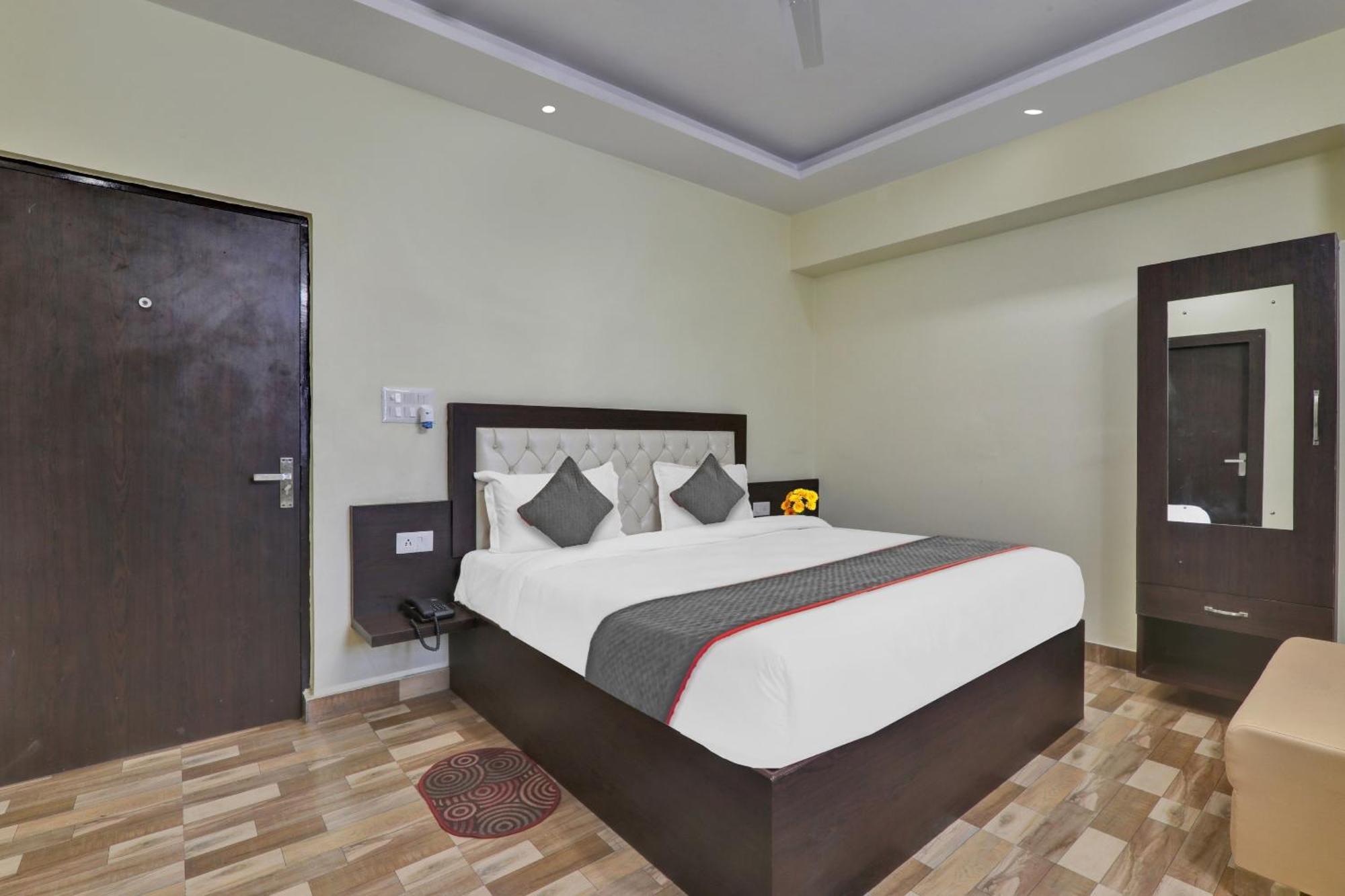 Collection O Starfield Hotel Лакнау Екстериор снимка