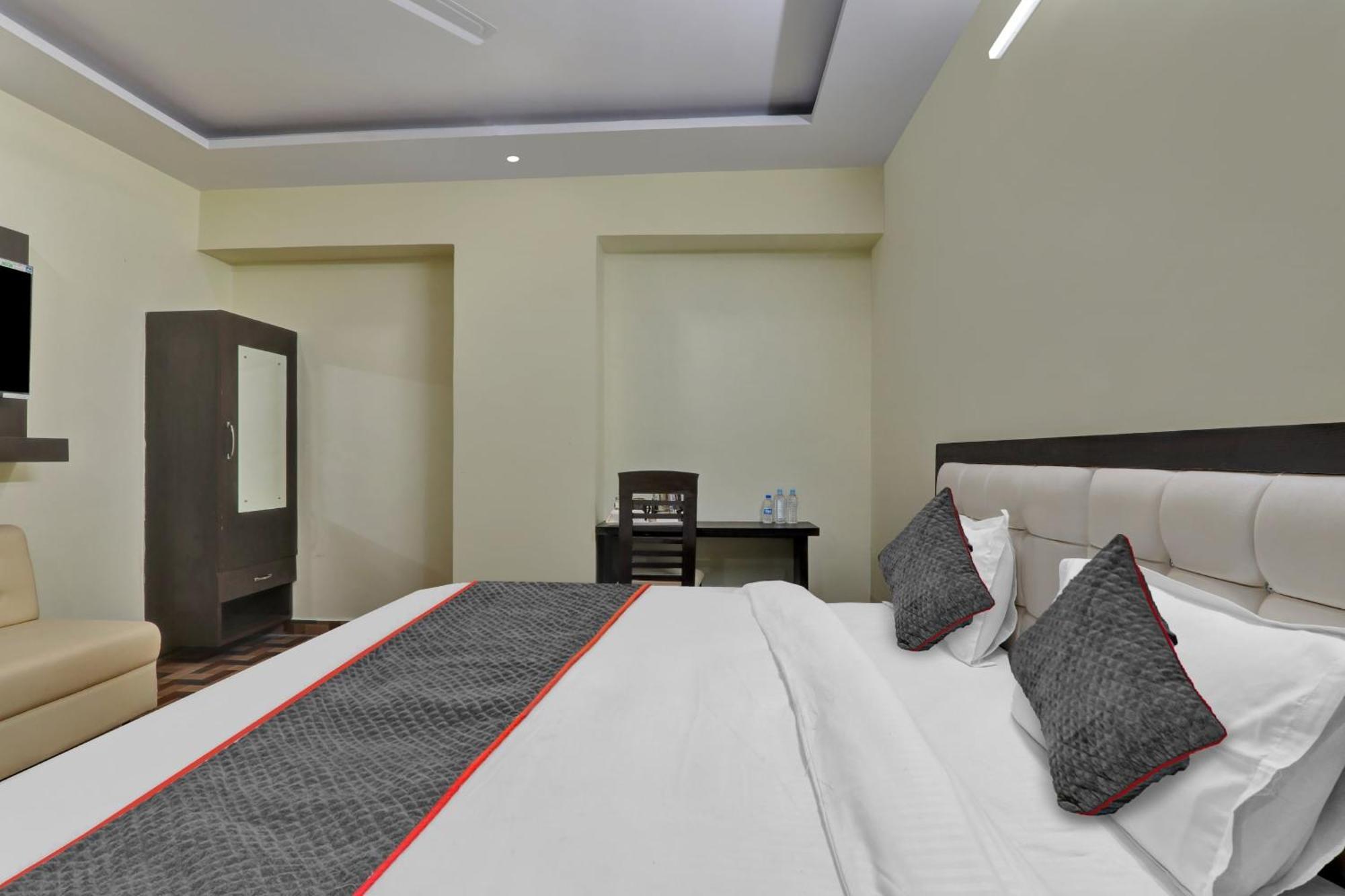 Collection O Starfield Hotel Лакнау Екстериор снимка